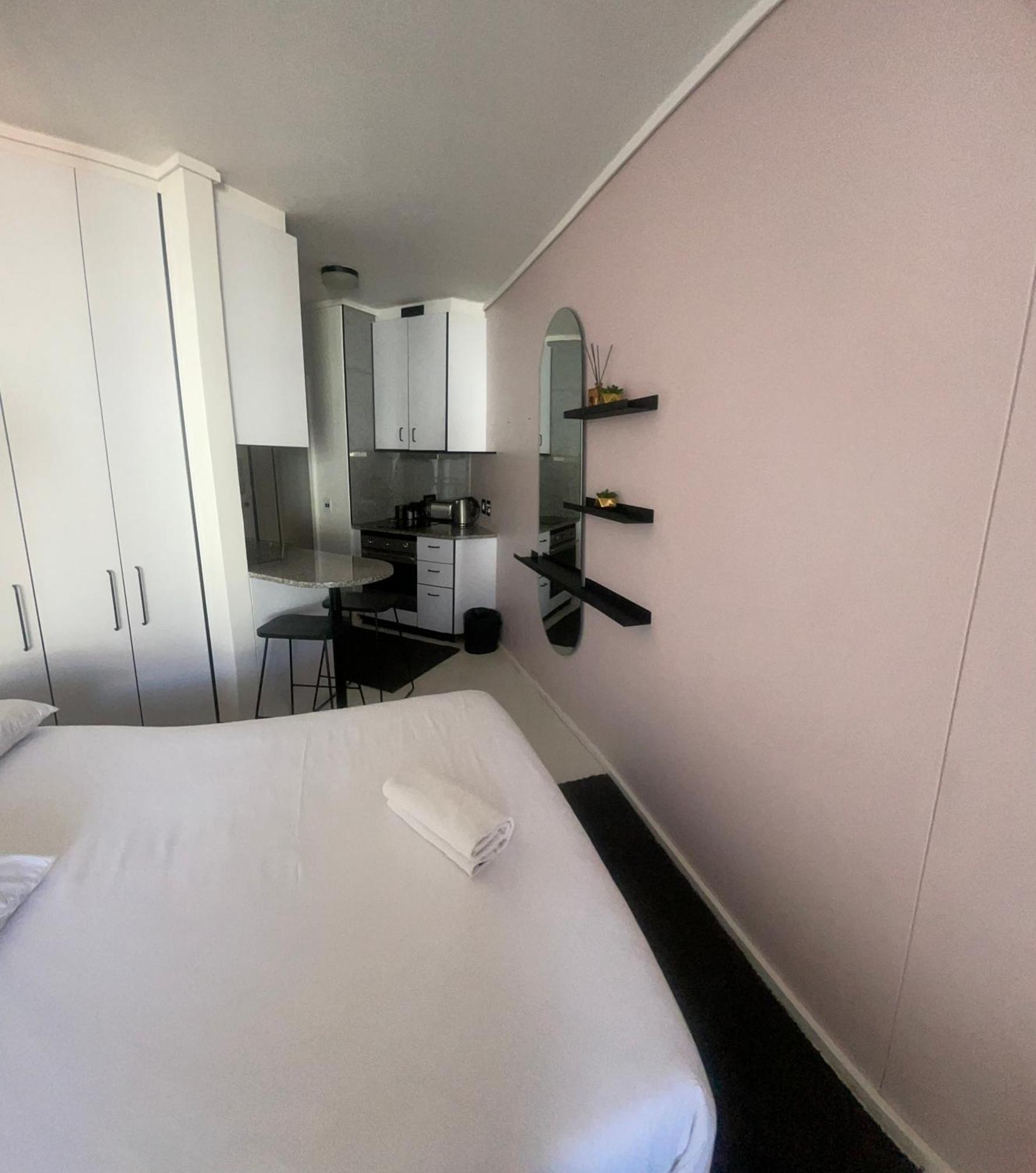 Apartment Flamingo In Sea Point With Mountain View Cape Town